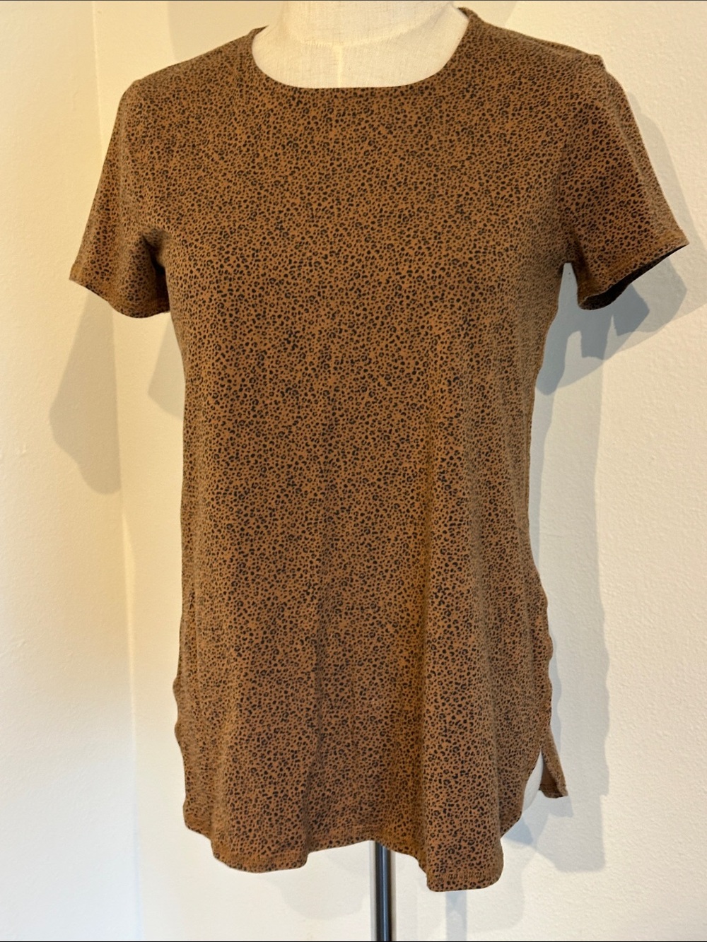 J.Jill Pima Cotton blend Women's Short Sleeve Crewneck Top in Brown Animal Print